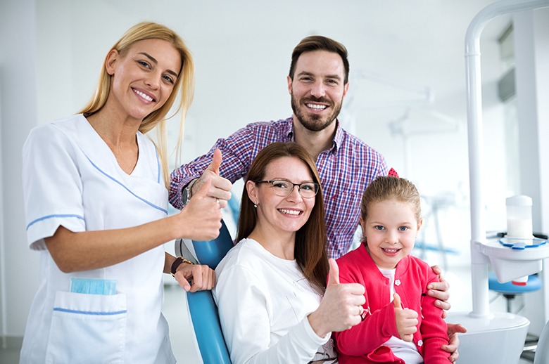 Invisalign treatment for straightening front teeth