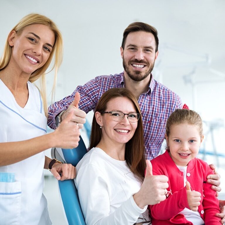 Invisalign treatment for straightening front teeth